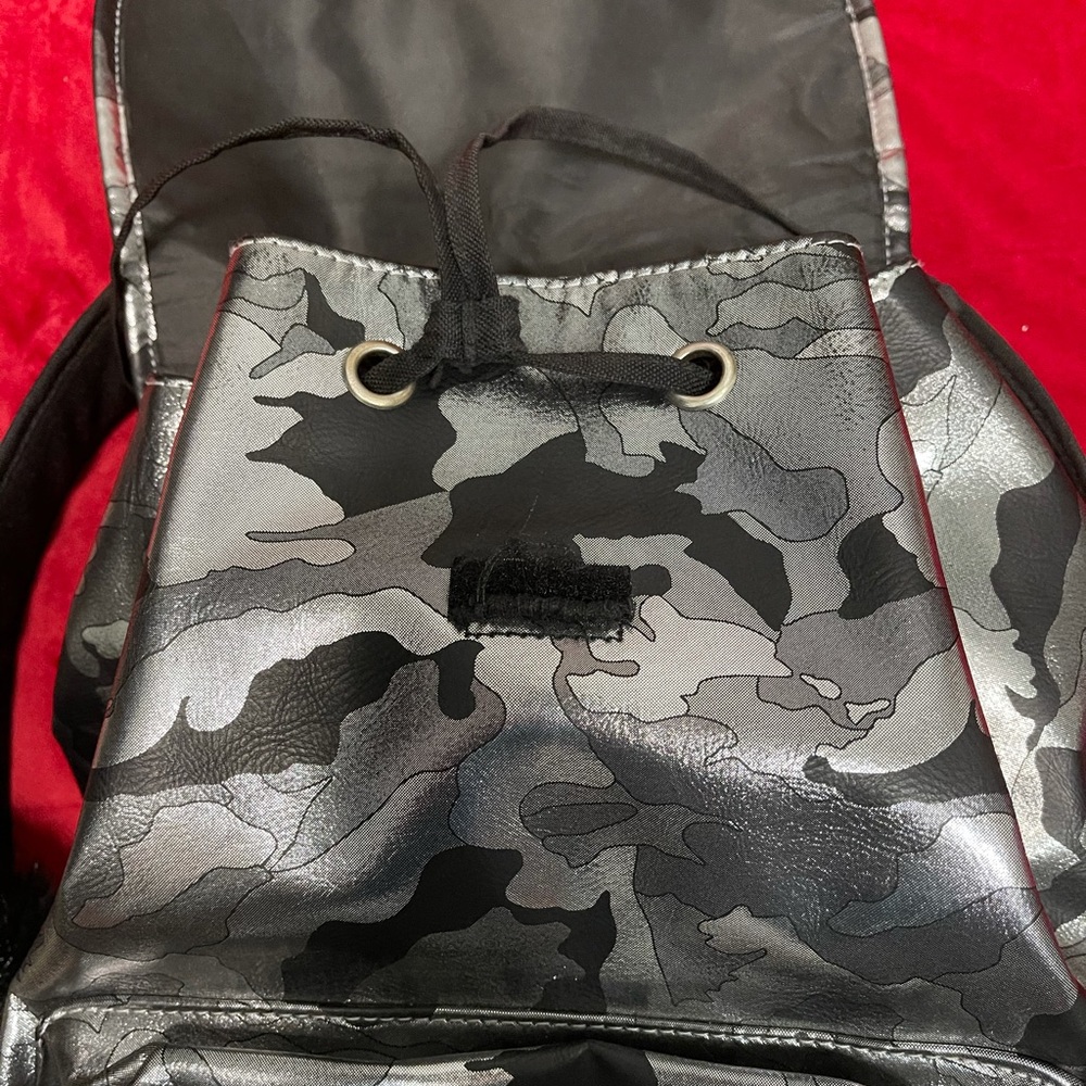 Justice Backpack - Picture 2 of 4